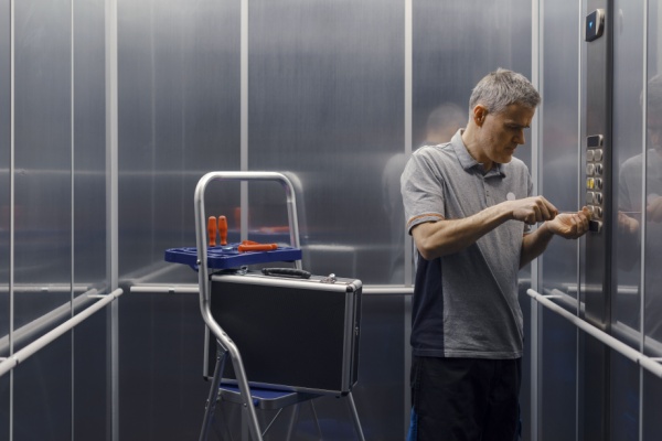 Contr�le et s�curit� des ascenseurs : du nouveau pour les syst�mes d�alerte