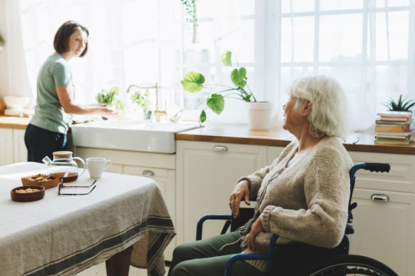 Aide � domicile : l��ge d�acc�s � l�avantage social est r�hauss� 