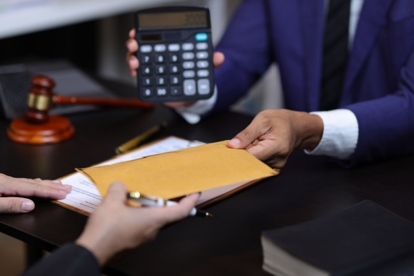 Management fees : quand facture rime avec r�mun�ration