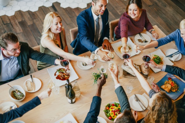Repas d'�quipe avec conjoints = TVA all�g�e ?